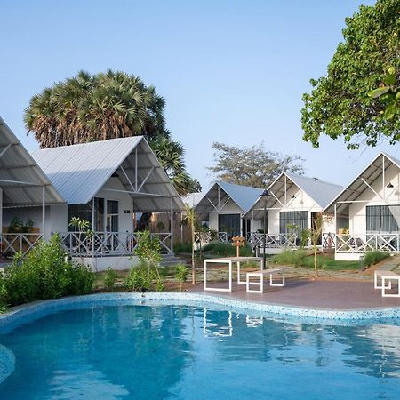 Praveg Beach Resort Daman Lighthouse Beach Exterior foto