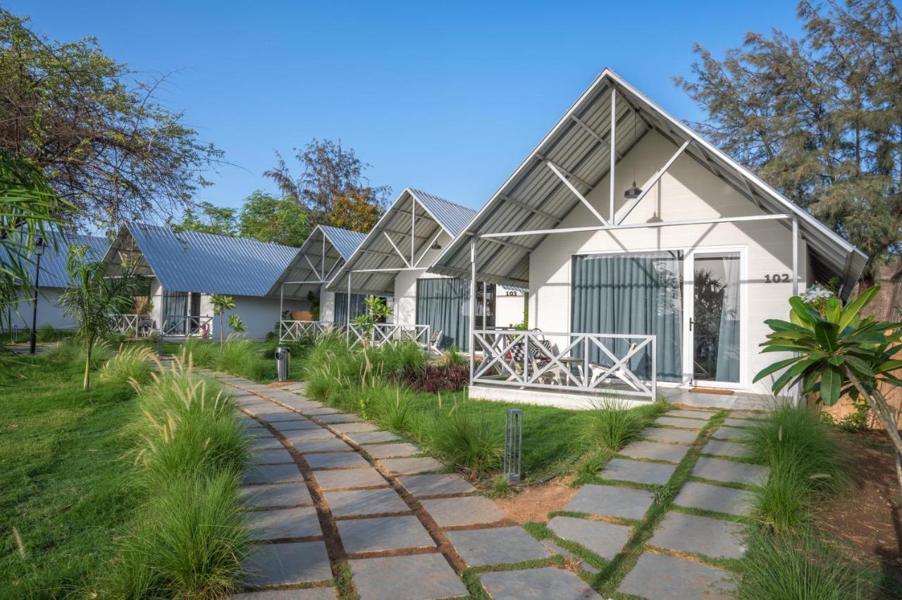 Praveg Beach Resort Daman Lighthouse Beach Exterior foto