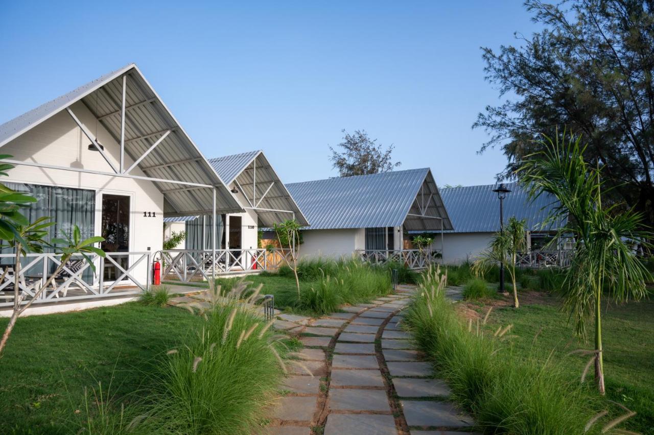 Praveg Beach Resort Daman Lighthouse Beach Exterior foto