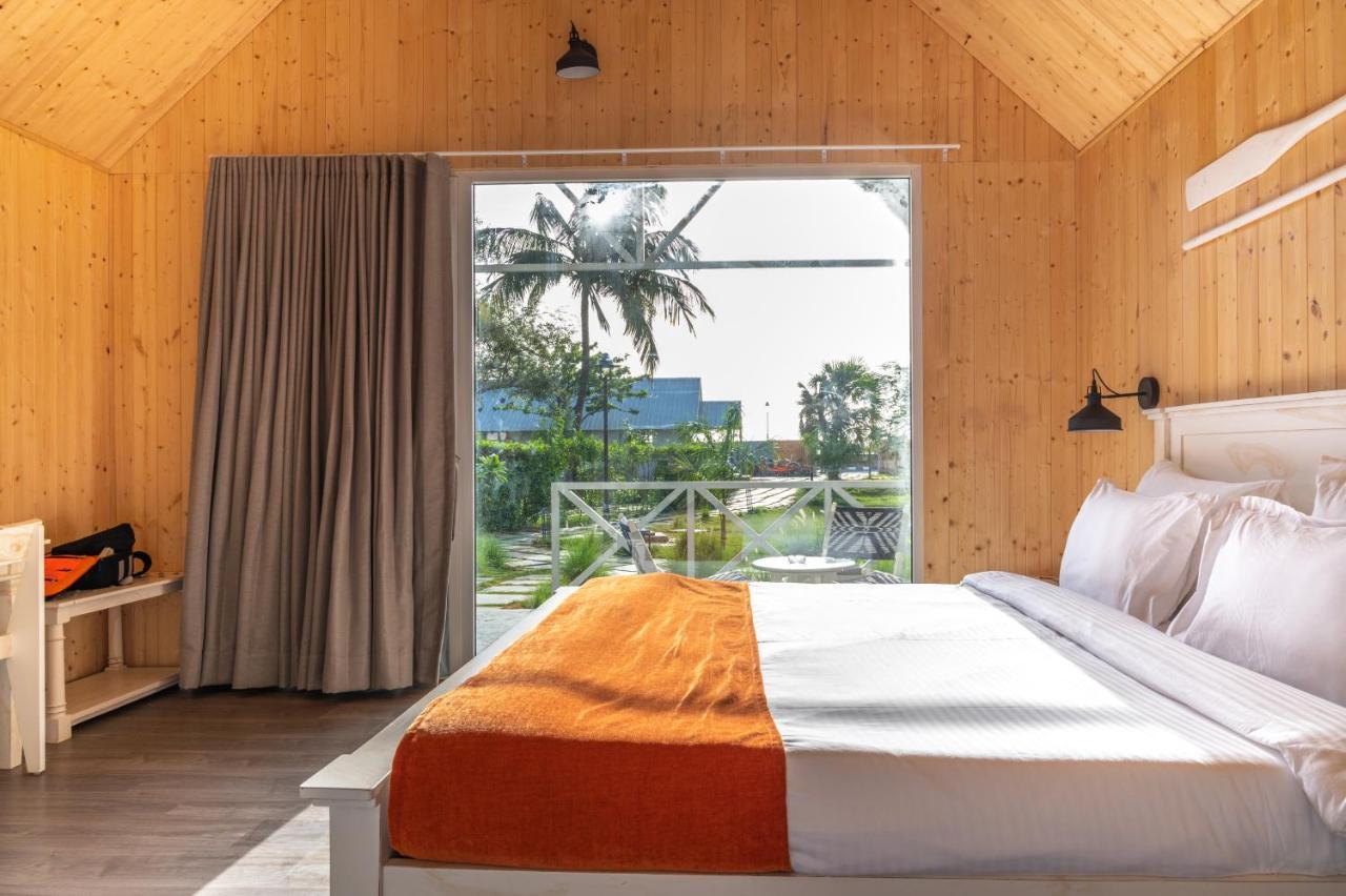Praveg Beach Resort Daman Lighthouse Beach Exterior foto